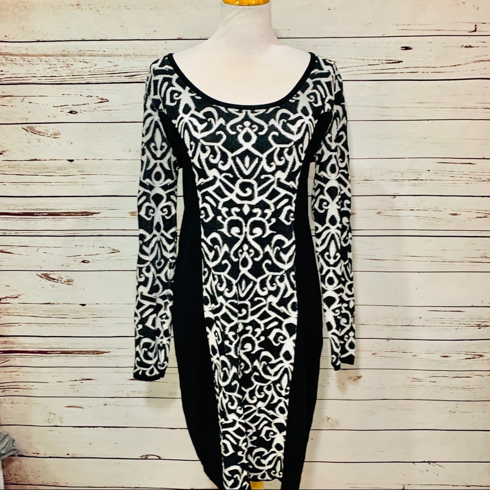 CARMEN MARC VALVO} Black & White Knit Dre…